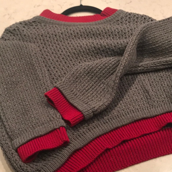 Cropped Knot Sweater - Picture 2 of 3
